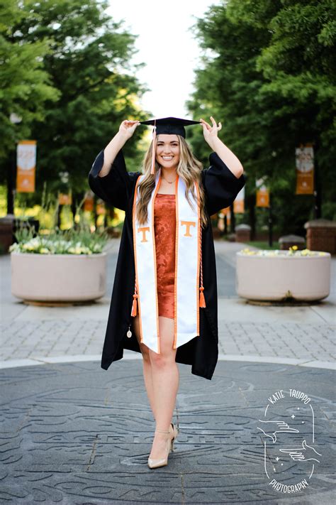 female poses photo|graduation photo poses female.